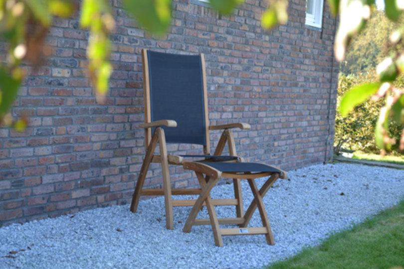 KATE-recliner-en-footstool-Traditional-Teak.jpg