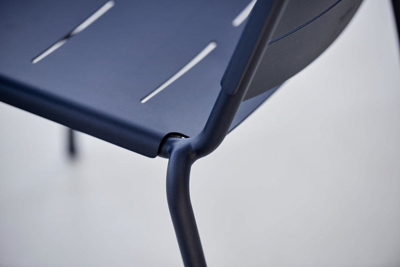 th_Copenhagen_citychair_midnight-blue_close-up_4_f7.jpg