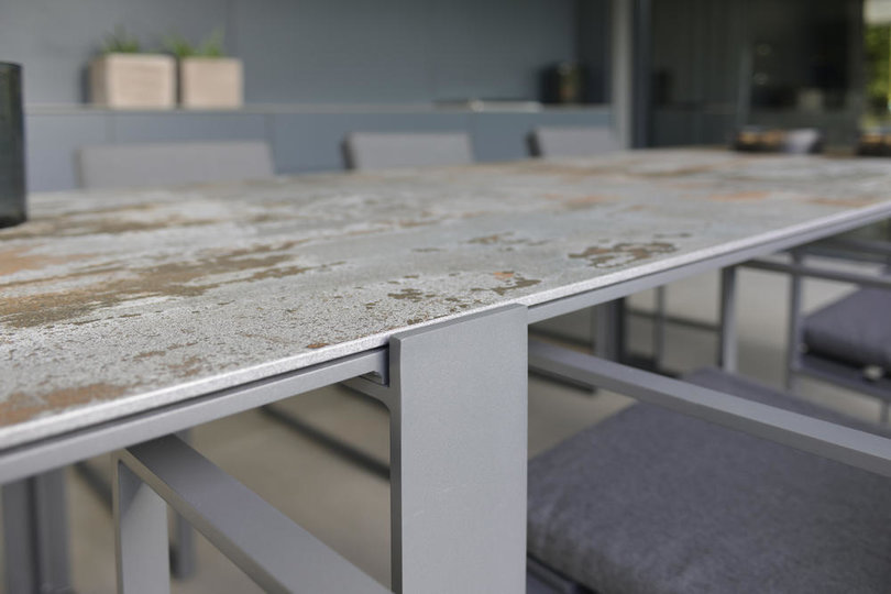 th_th_2018 Borek Dekton Faro table Bertram Beerbaum detail.jpg