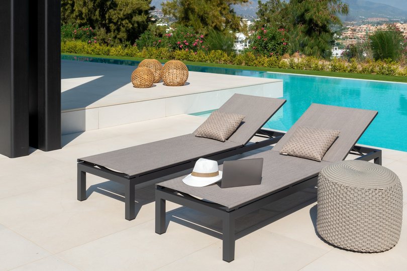 cadzand - sun lounger - alu charcoal, batyline taupe - hero image.jpg