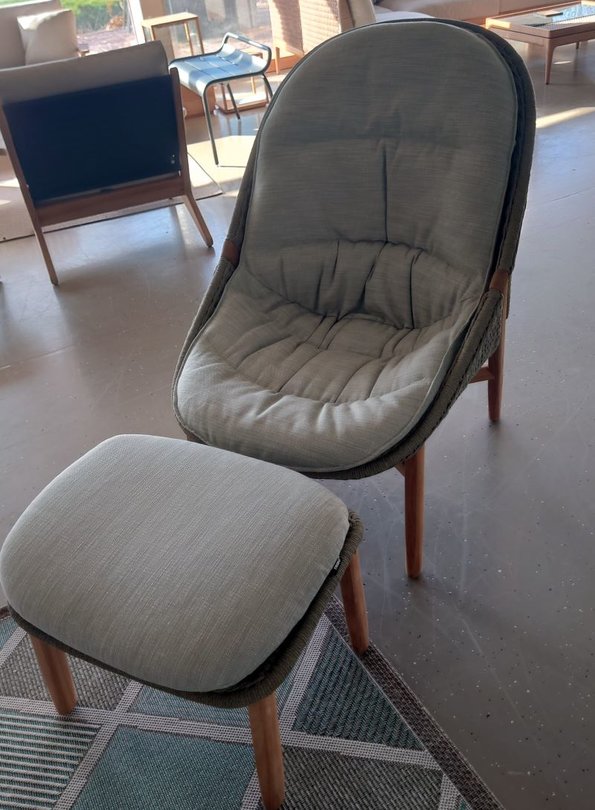 Elio fauteuil met hocker.jpg