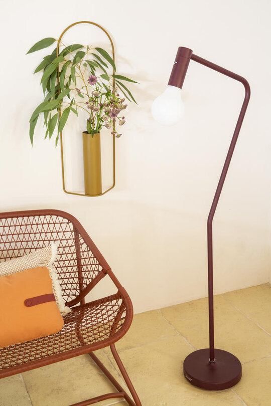  Fermob APLO_CERISE_NOIRE_ITAC_PAIN_DEPICES_SIXTIES_LES_PETITES_MAISONS_CONTRACT_BD.jpg