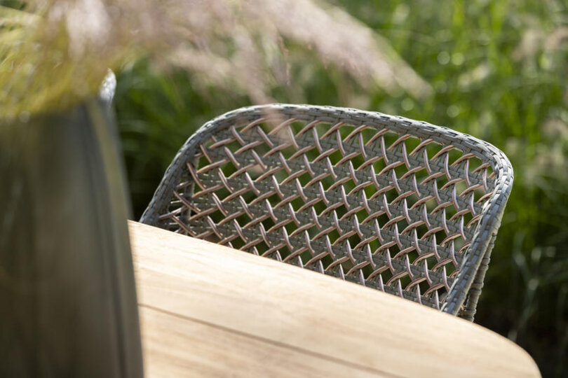 th_2025 M&L teak Tirrena table - galvanised steel fibre Alessio chair moss brique-linen  (detail 2).jpg