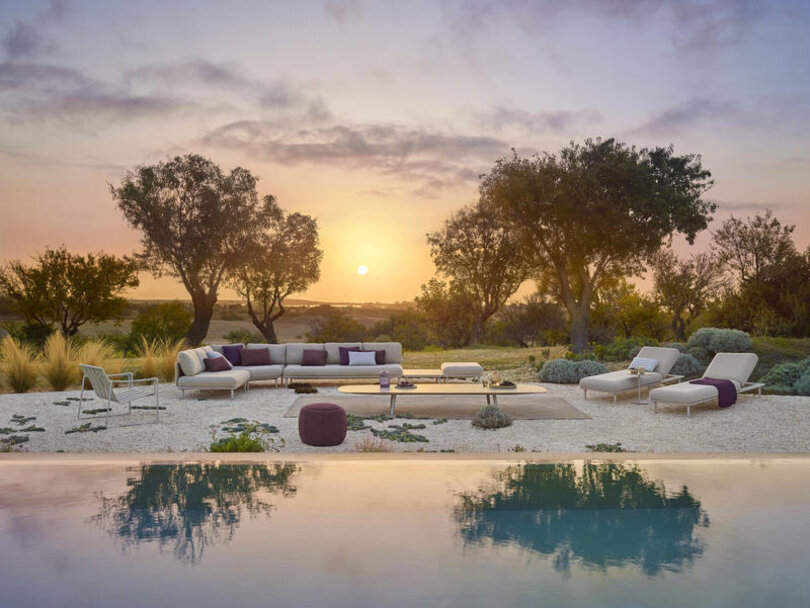 th_STYLETTO LOUNGE - STYLETTO 300 LOW LOUNGE TABLE - RUG 2543 - STRAPPY 77 LOW CHAIR - TONO 50 POUF.jpg